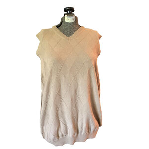 Men's IZOD Golf Vest Size M Beige Argyle V-Neck Sleeveless Sweater